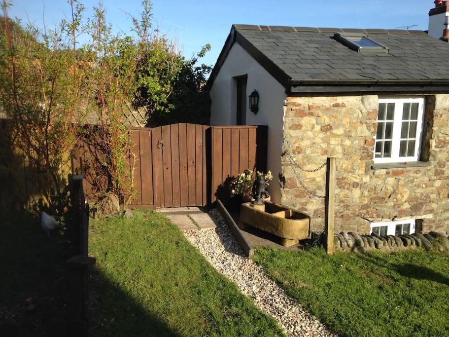 Coastal Cottage 'The Garden Cottage ' Hartland Exteriör bild