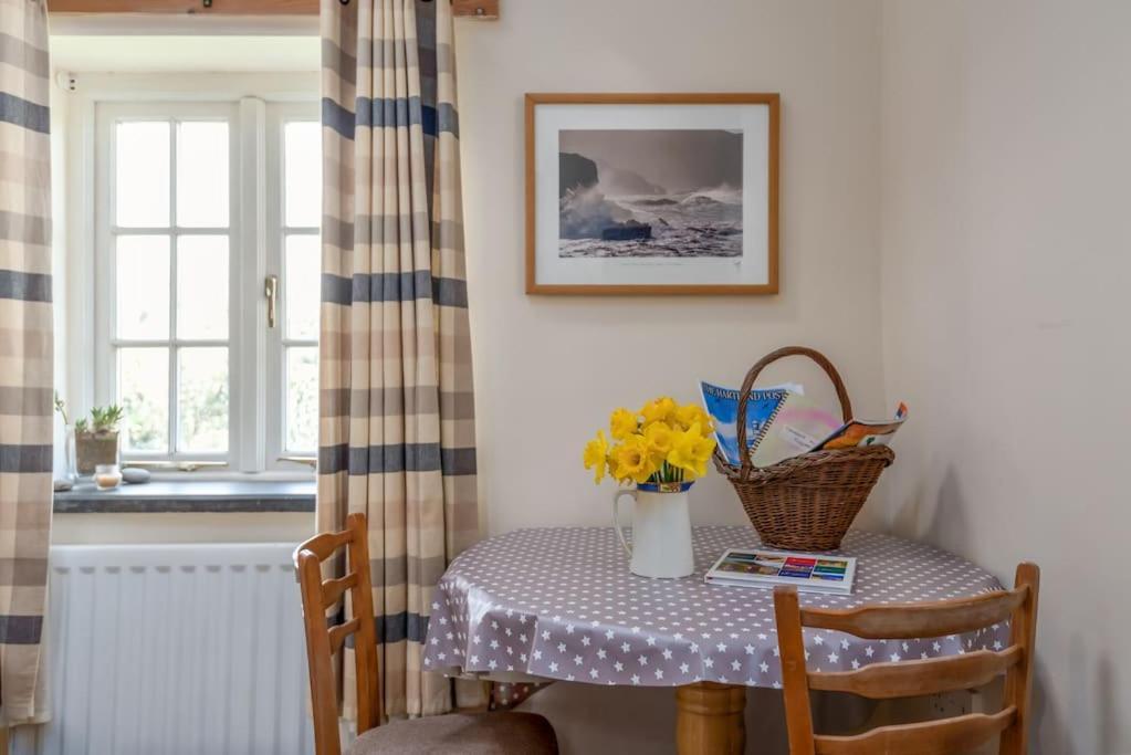 Coastal Cottage 'The Garden Cottage ' Hartland Exteriör bild